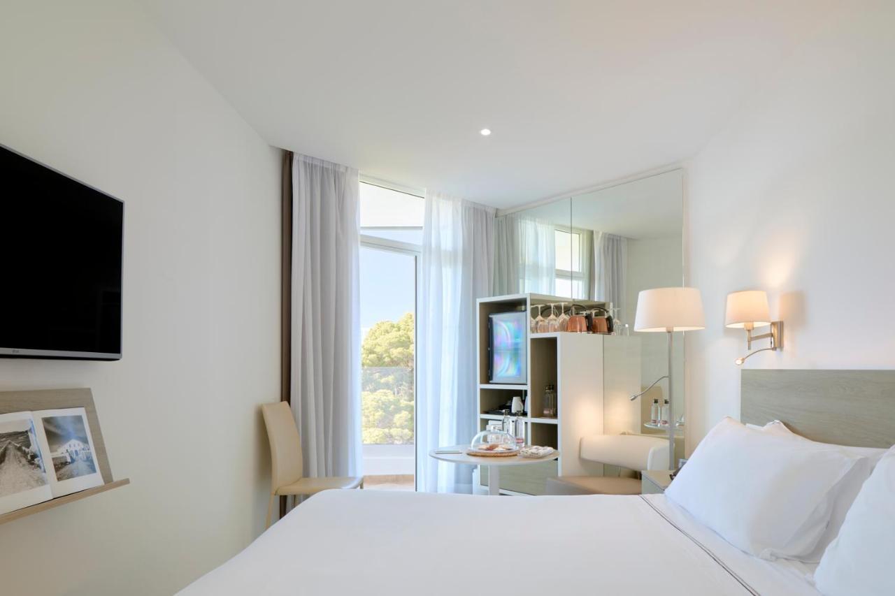 Melia Cala Galdana Hotel Cala Galdana  Kültér fotó A room at the hotel