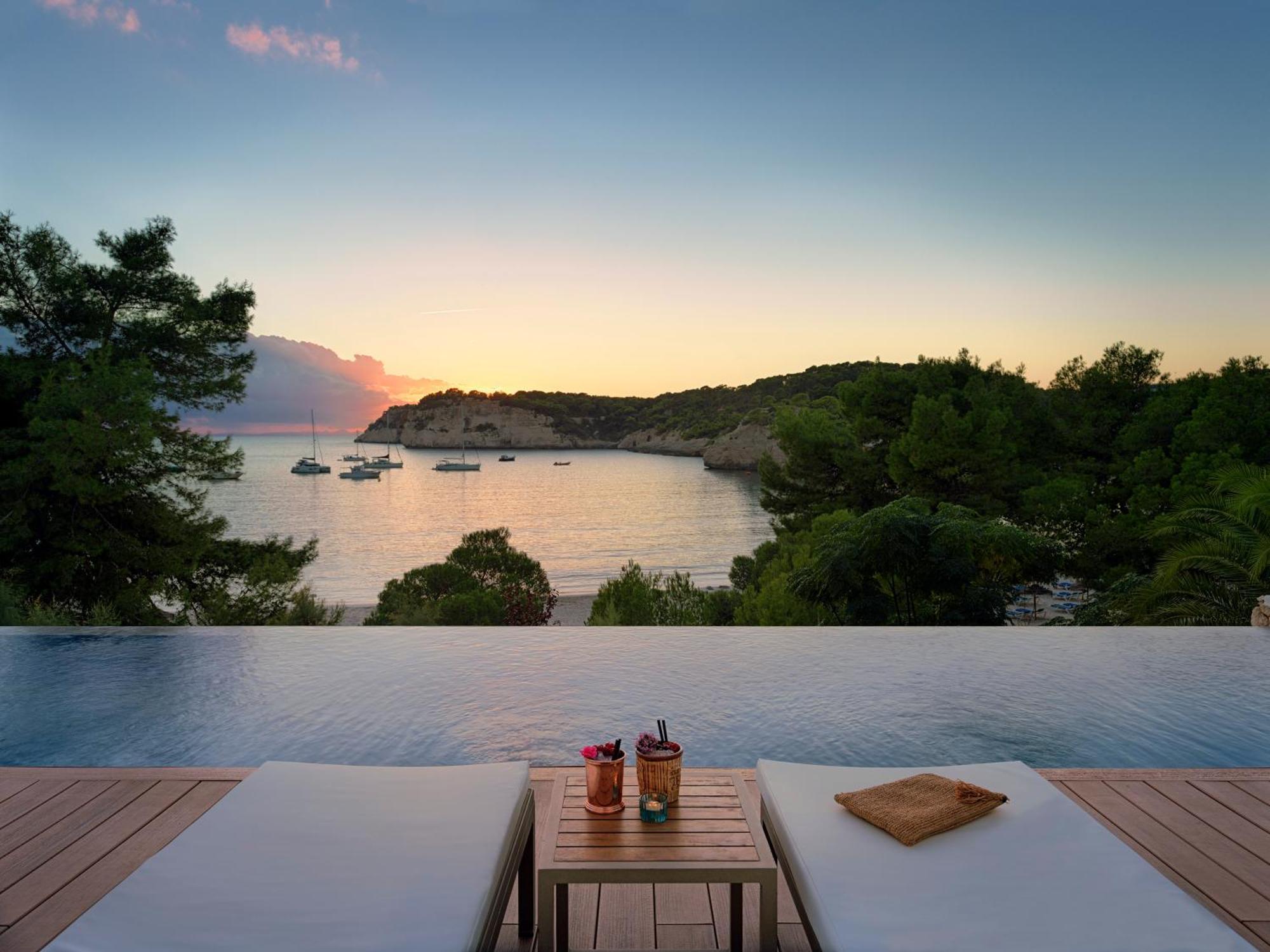 Melia Cala Galdana Hotel Cala Galdana  Kültér fotó Sunset at the Amanzoega