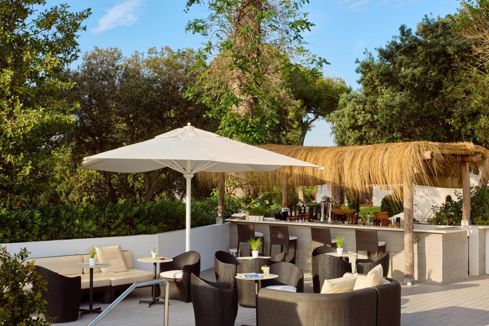 Melia Cala Galdana Hotel Cala Galdana  Kültér fotó The Terrace at the Westin Palace Madrid