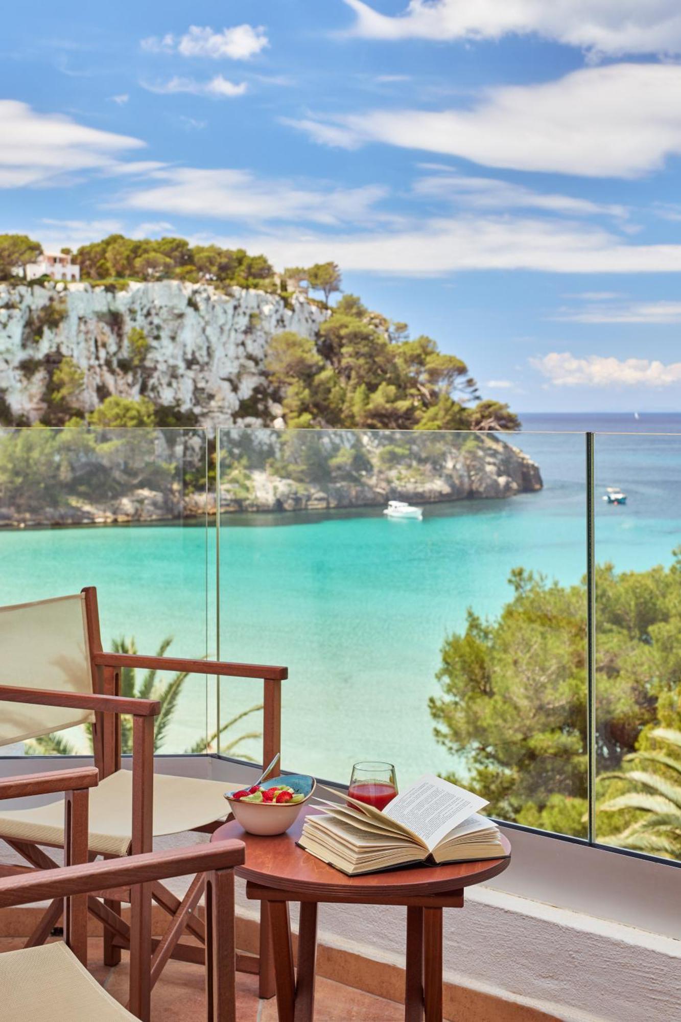 Melia Cala Galdana Hotel Cala Galdana  Kültér fotó A glass balustrade