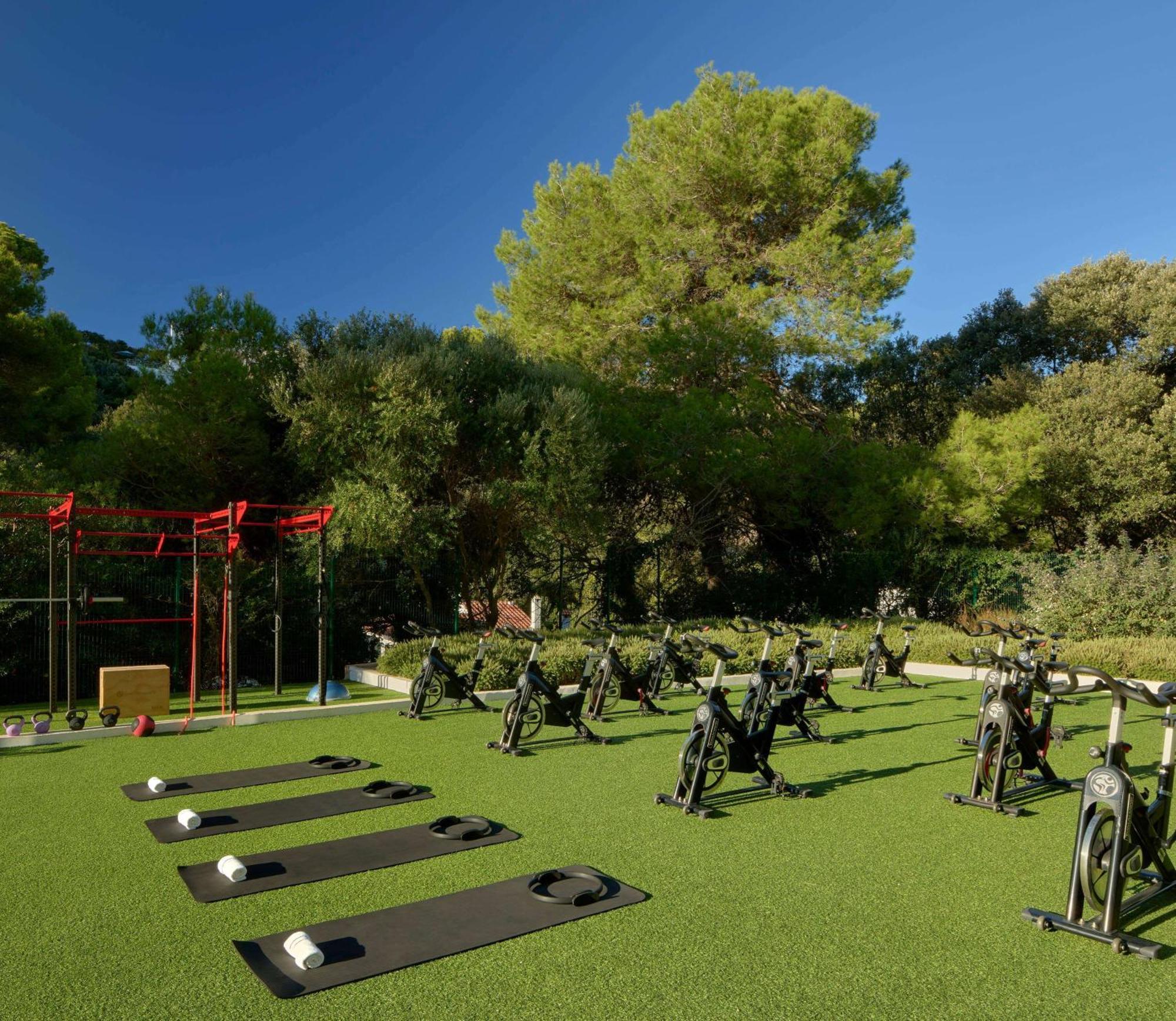 Melia Cala Galdana Hotel Cala Galdana  Kültér fotó The outdoor fitness area