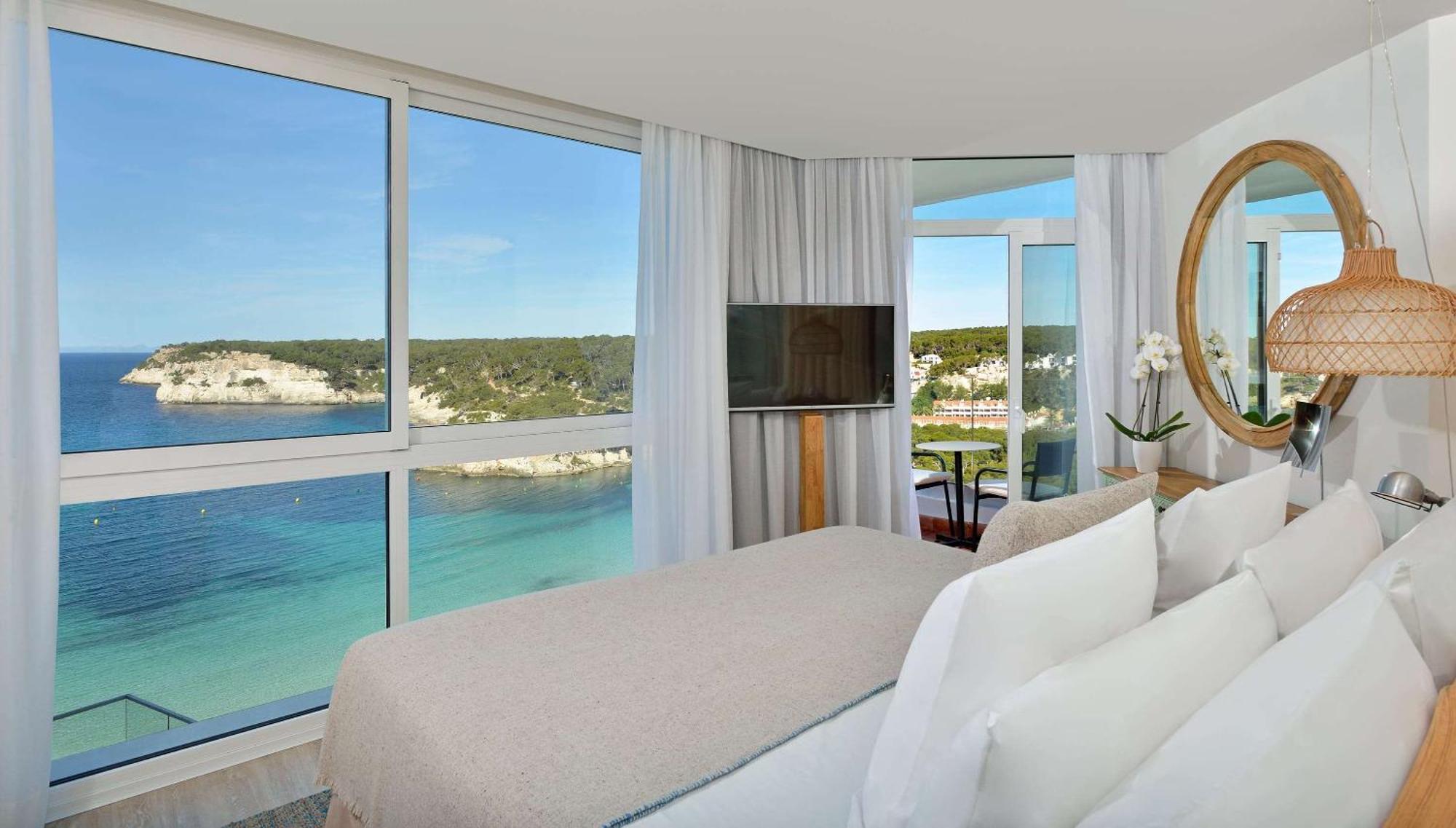 Melia Cala Galdana Hotel Cala Galdana  Kültér fotó A room at the hotel